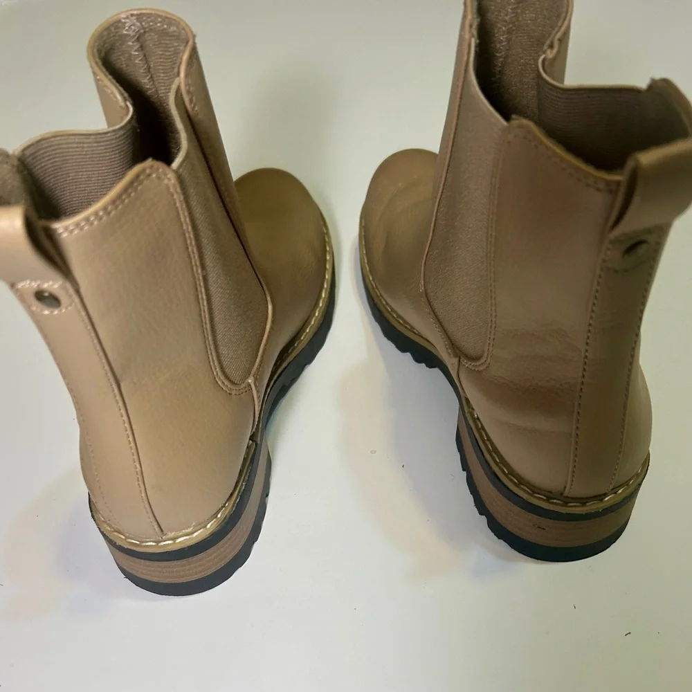 Tan Leather Chelsea Ankle Boots | Lug Sole Block Heel Booties